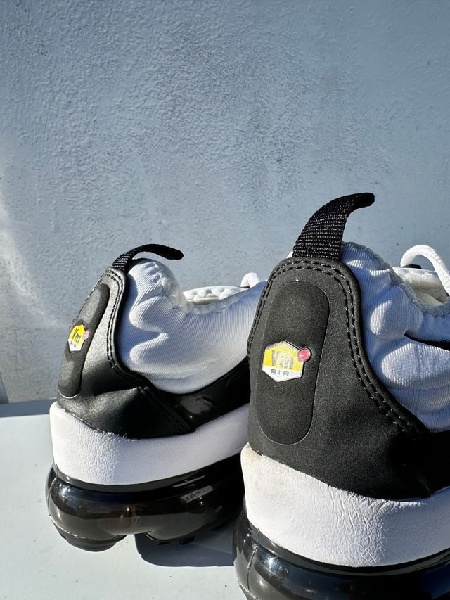 Nike Vapormax Plus Blanco y Negro