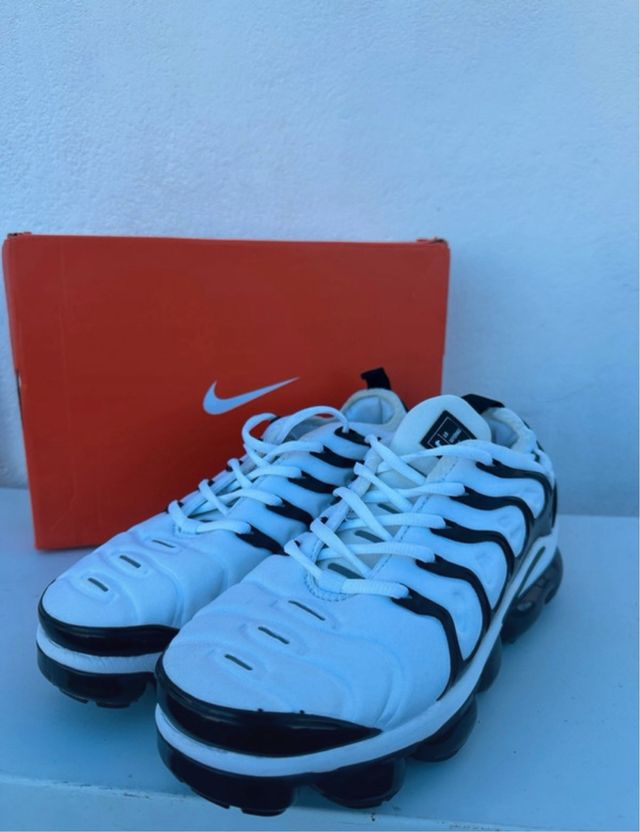 Nike Vapormax Plus Blanco y Negro