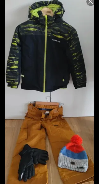 Ropa de nieve; chamarra, pantalones,gooro y guante