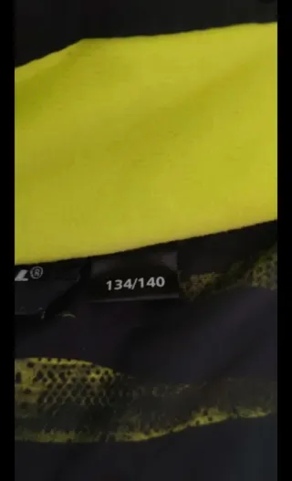 Ropa de nieve; chamarra, pantalones,gooro y guante