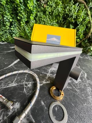 Grifo para lavabo color gris metálico