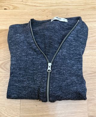 Camiseta jaspeada gris con cremallera