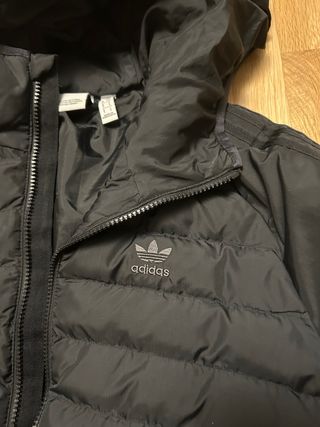 Abrigo acolchado Adidas negro