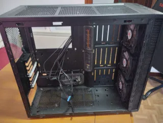 Caja PC Gaming Mars Gaming Negra con ventana.FOTOS