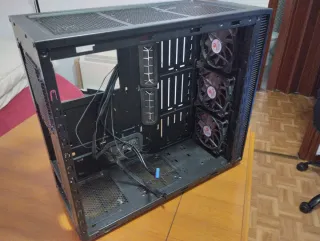 Caja PC Gaming Mars Gaming Negra con ventana.FOTOS