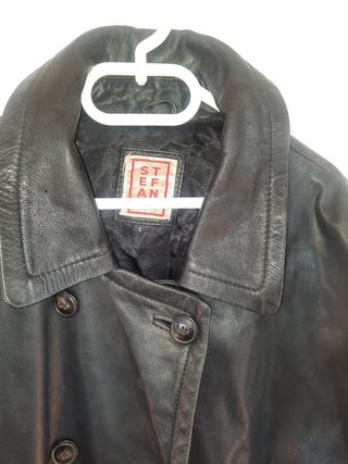Chaqueta de piel negra
