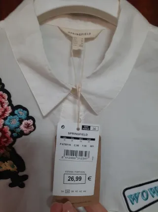Camisa blanca con parches