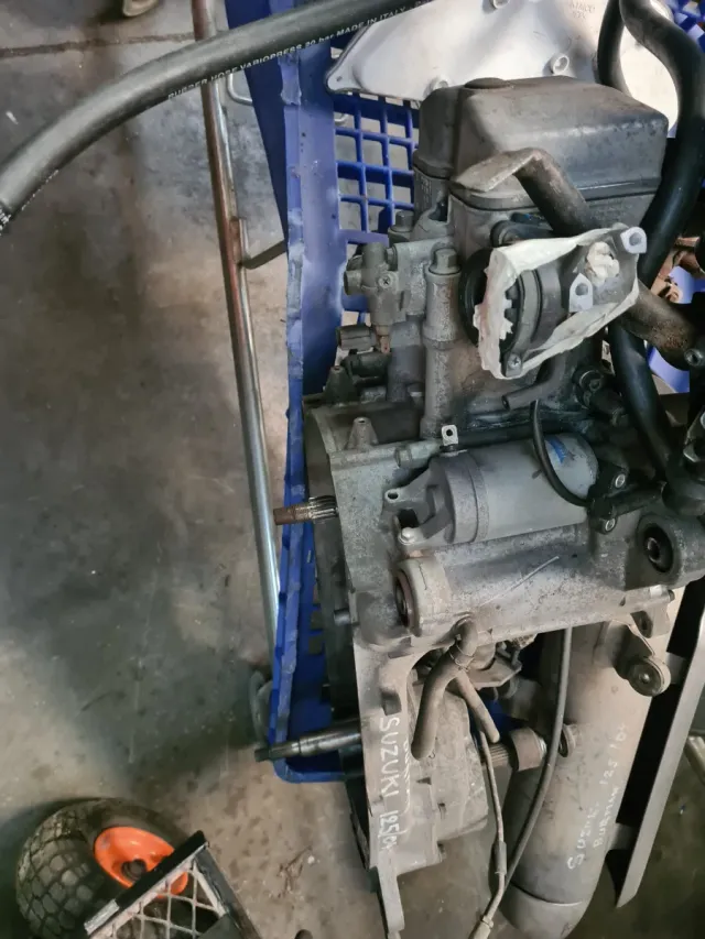 Motor Suzuki Burgman 125/04