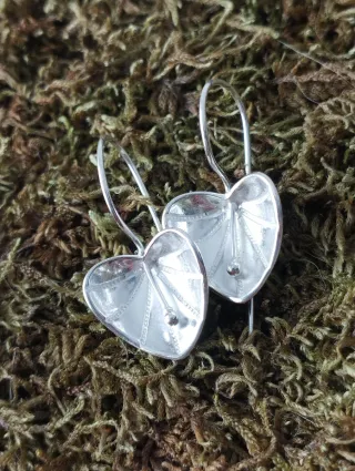 Pendientes Plata Flor con Detalles Dorados