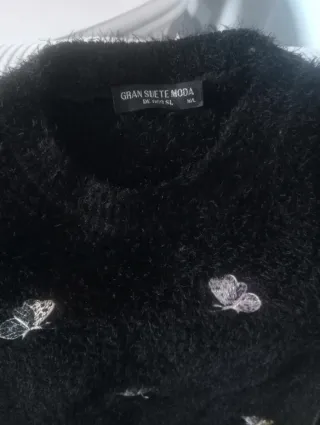 Jersey negro con mariposas