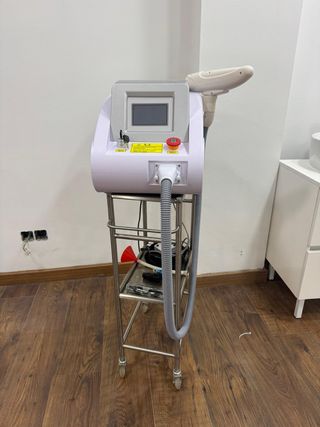 Láser para eliminación de tatuajes