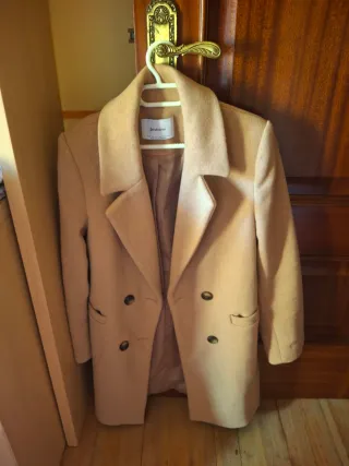 Chaqueta Stradivarius Camel