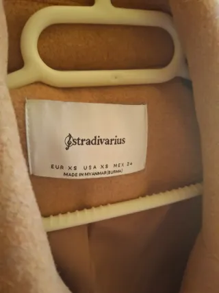 Chaqueta Stradivarius Camel