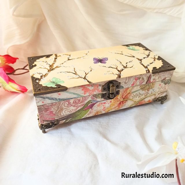 Joyero madera pintado a mano mariposas