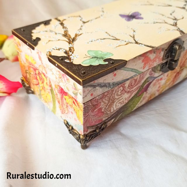 Joyero madera pintado a mano mariposas