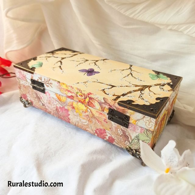 Joyero madera pintado a mano mariposas