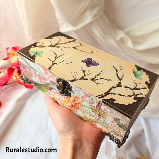 Joyero madera pintado a mano mariposas