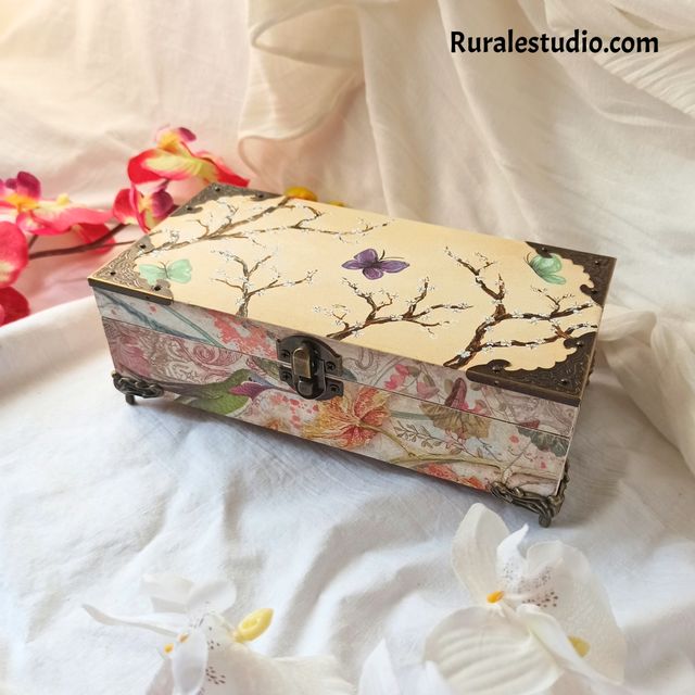 Joyero madera pintado a mano mariposas