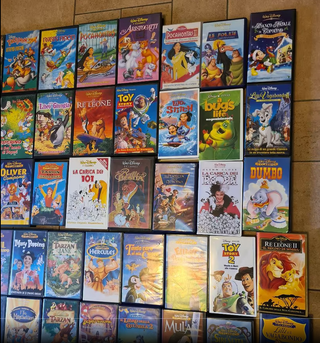 Lotto VHS Disney Originali + Videoregistratore JVC