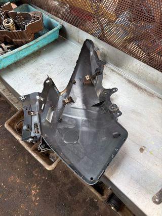 Tapa frontal izquierda Yamaha T-Max 560