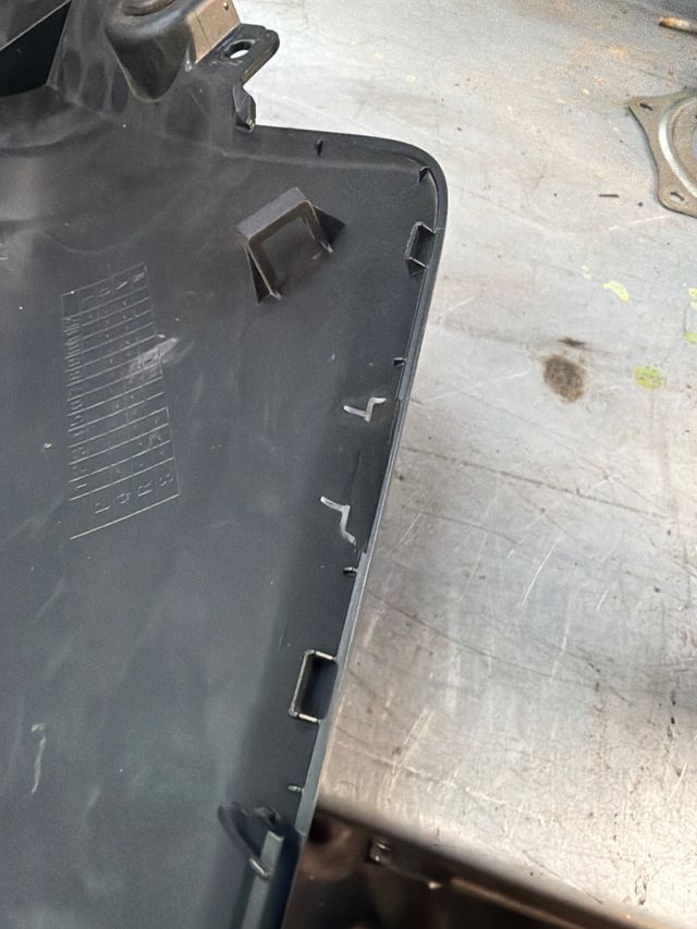 Tapa frontal izquierda Yamaha T-Max 560