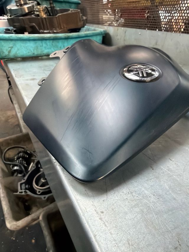 Tapa frontal izquierda Yamaha T-Max 560