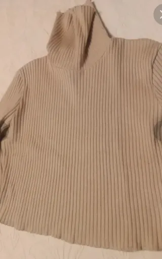 2 Jerseys Bershka beige y negro Talla S