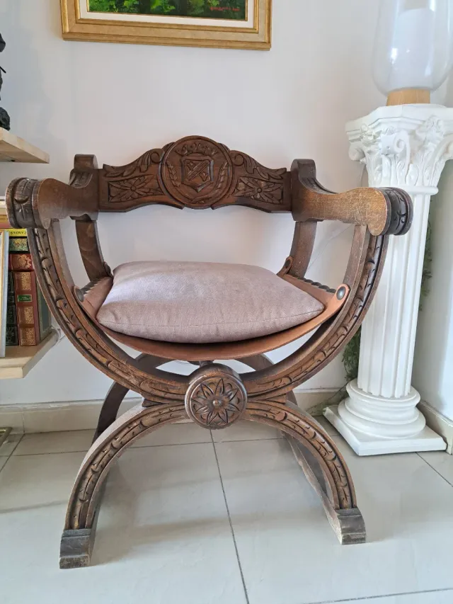 Silla Castellana Antigua Tallada