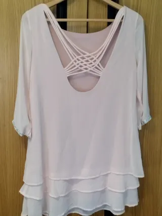 Blusa rosa con tiras cruzadas