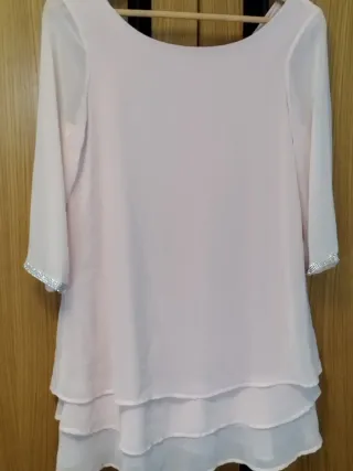 Blusa rosa con tiras cruzadas