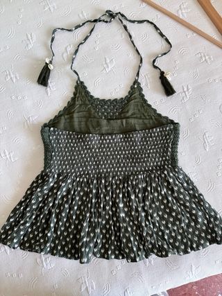 Top crochet en verde cacería atado al cuello