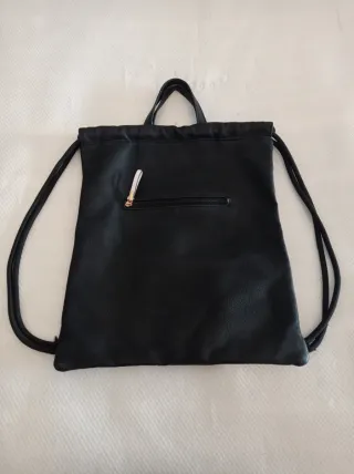 Bolso Mochila Negro y Blanco35 ancho por 41 alto