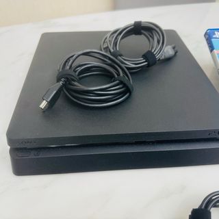 PS4 Slim + 2 Controller + 4 Giochi