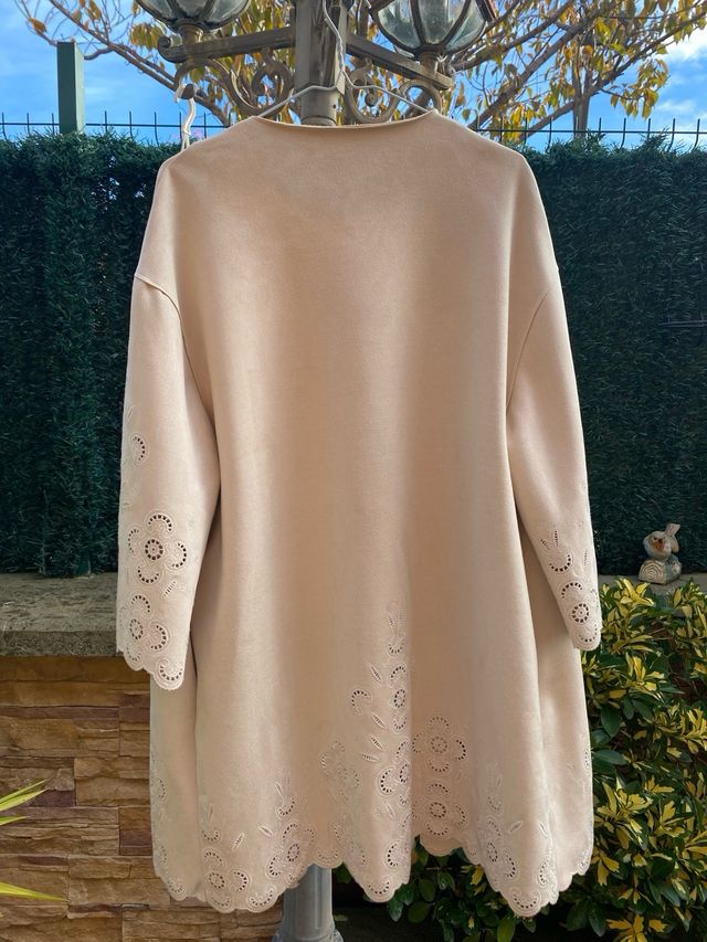 Elegante abrigo fino de antelina