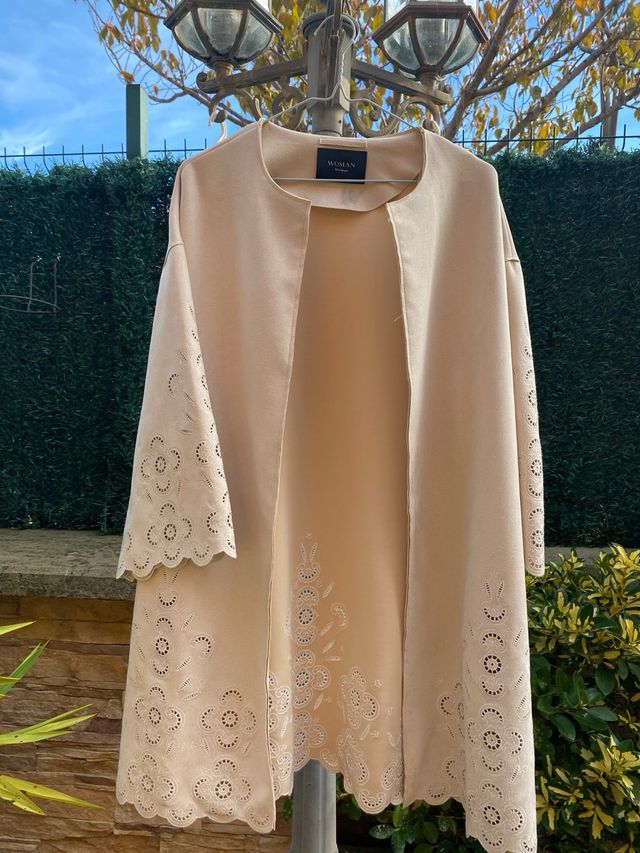 Elegante abrigo fino de antelina