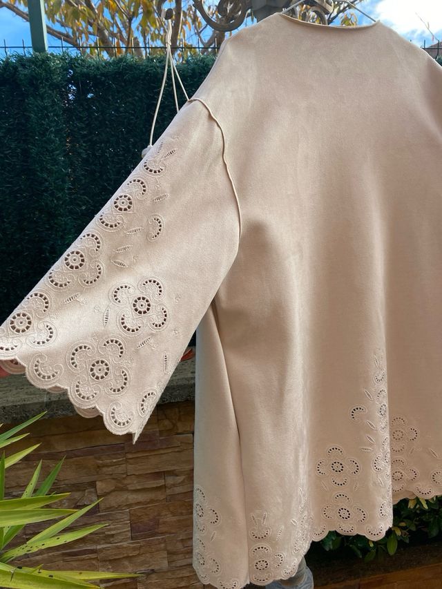 Elegante abrigo fino de antelina