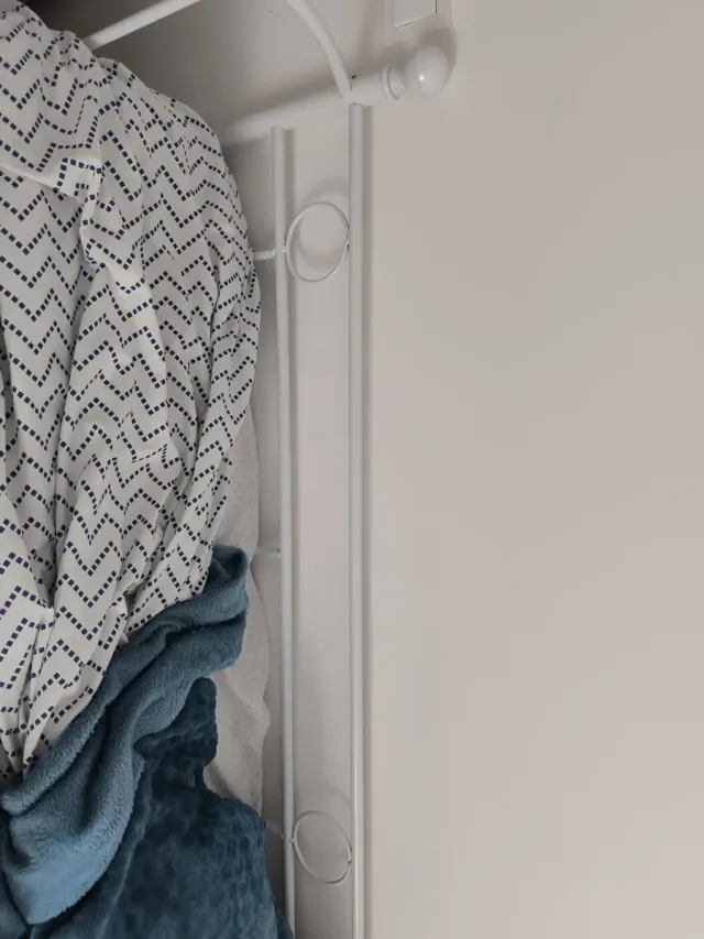 Cama de aluminio blanca