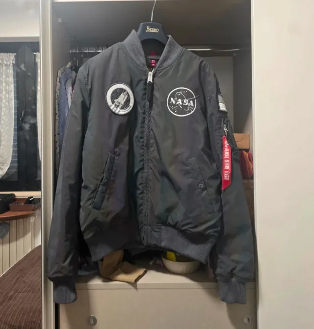 Alpha Industries Bombe