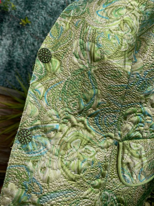 Elegante traje de ceremonia