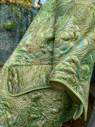 Elegante traje de ceremonia