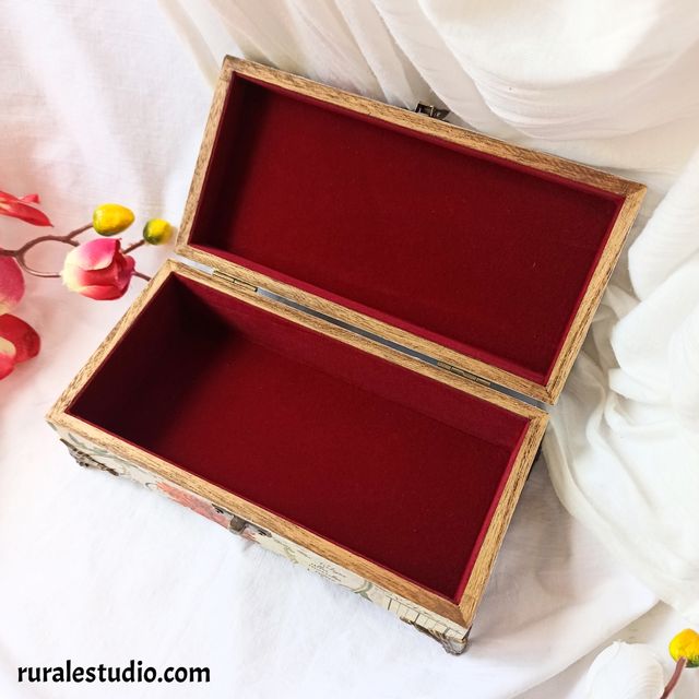 Joyero pintado a mano con flores de pascua Navidad