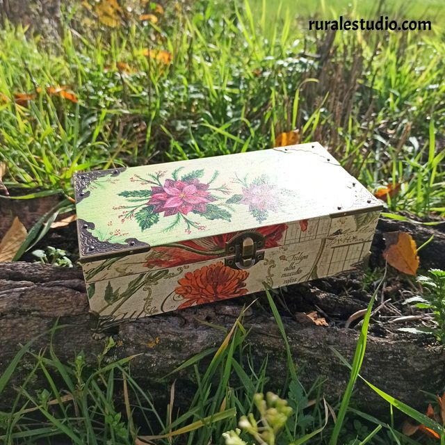 Joyero pintado a mano con flores de pascua Navidad