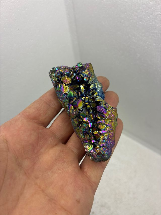 Cuarzo Aqua Aura Titanio Geoda