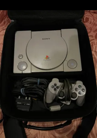 Consola PlayStation 1 + maletín 3 juegos