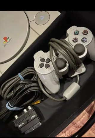 Consola PlayStation 1 + maletín 3 juegos