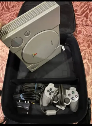 Consola PlayStation 1 + maletín 3 juegos