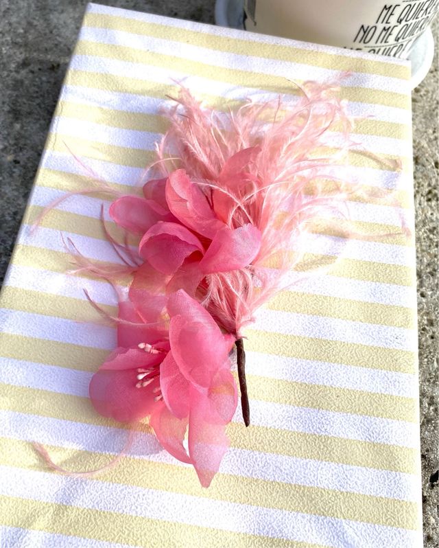 Flor rosa para cabello o traje