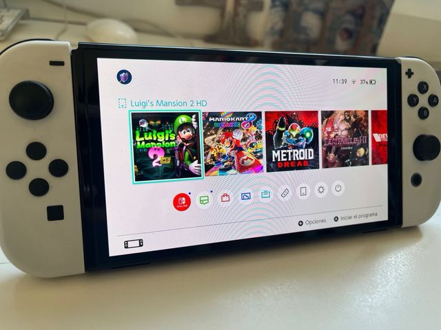 Nintendo Switch OLED + mando Pro + 2 fundes