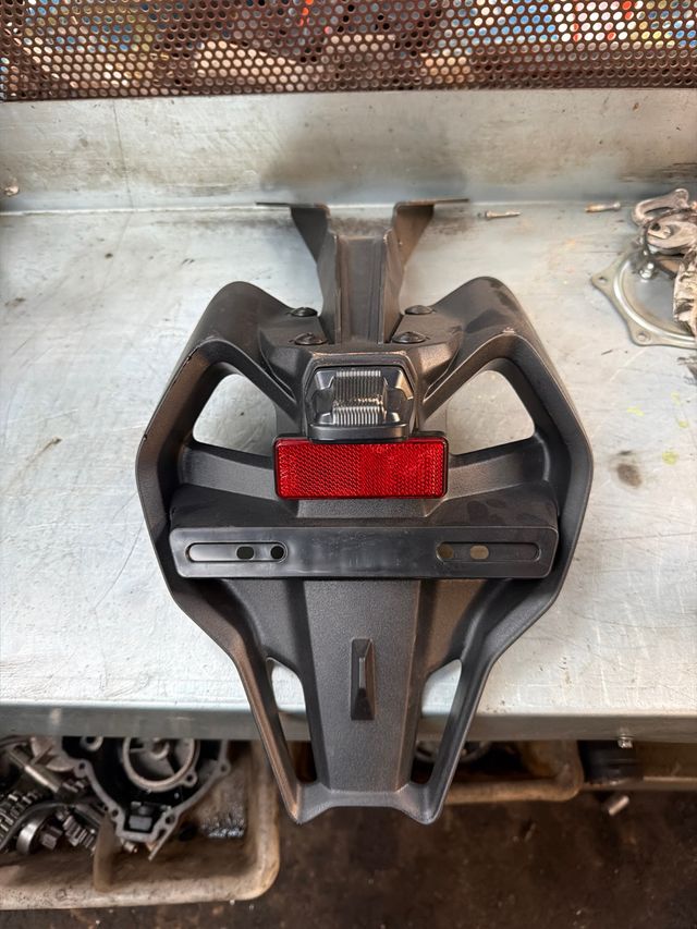 Portamatrículas Yamaha T-Max 560 2023