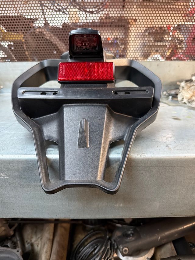 Portamatrículas Yamaha T-Max 560 2023